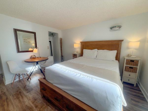 Charming Kuhio Village Studio
